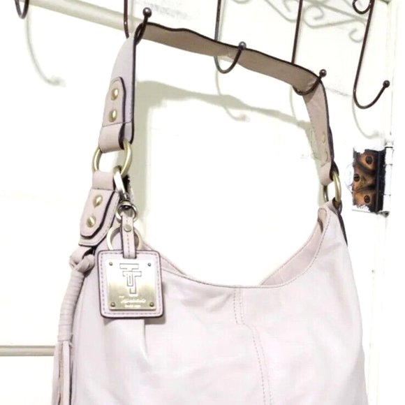 Tignanello Beige 100% Leather Large Shoulder Bag Purse Magnet Close Stud Bottom - Picture 4 of 16